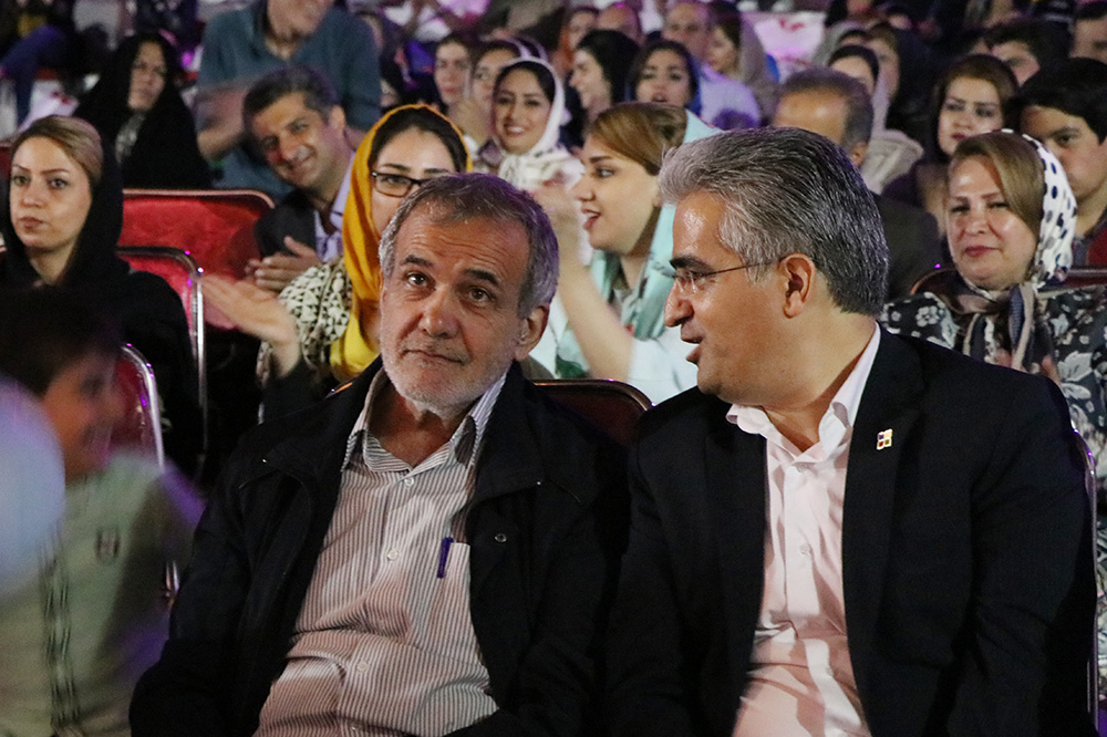 دکتر مسعود پزشکیان، نائب رئیس مجلس و نماینده تبریز در جشن ۲۰ سالگی تاسیس تسهیل گستر 