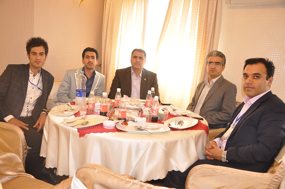 با استاد پرویز درگی، استاد بازاریابی و مهندس حکیمی، مدیر عامل شرکت آکپا ایران کیش